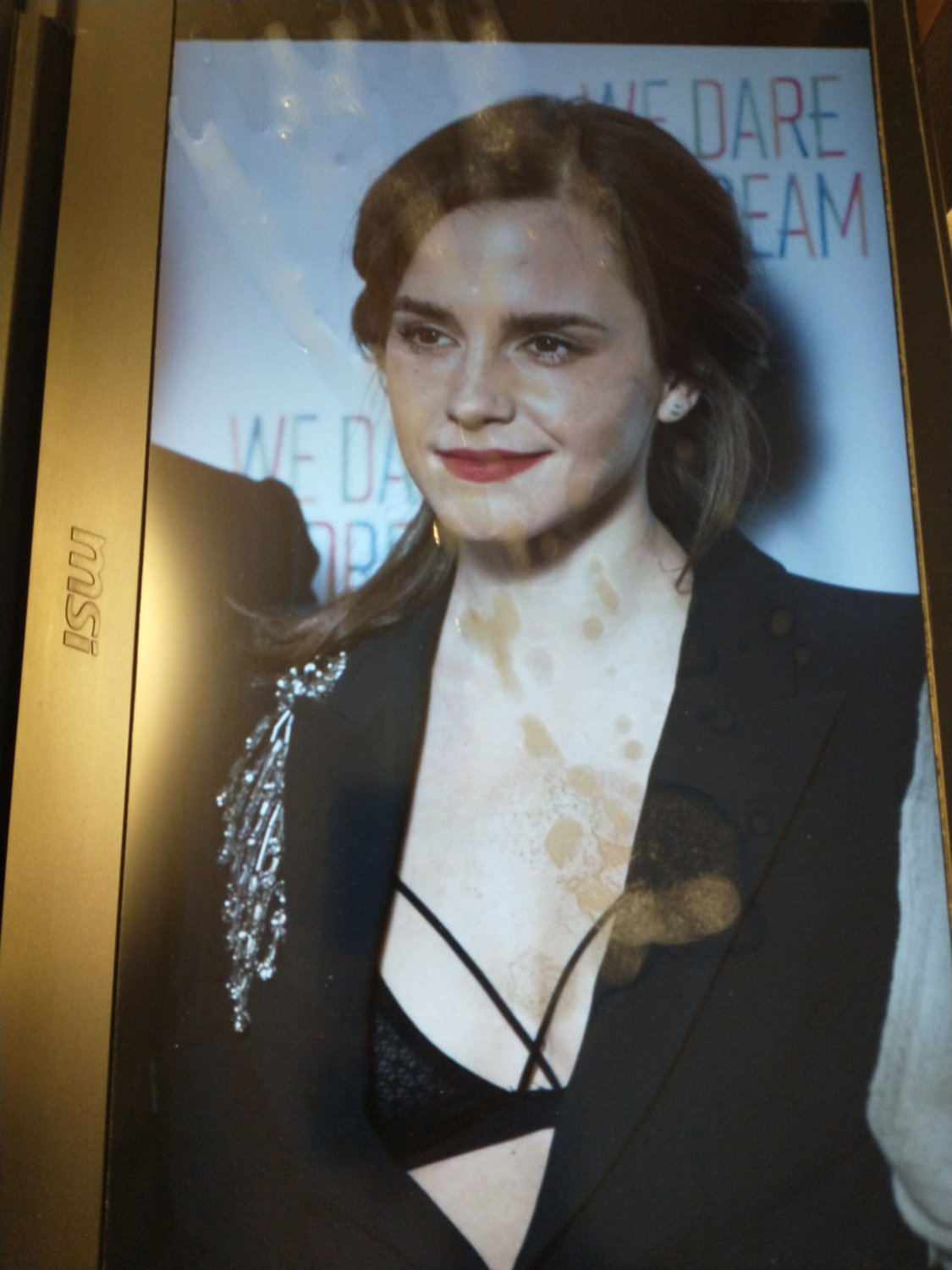 5cmnzodL Emma Watson Cum Tribute 03.jpg